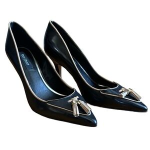 WHBM Black Leather 3.5” Inch Heel with Tan Piping and Tassel Detail. Size 8